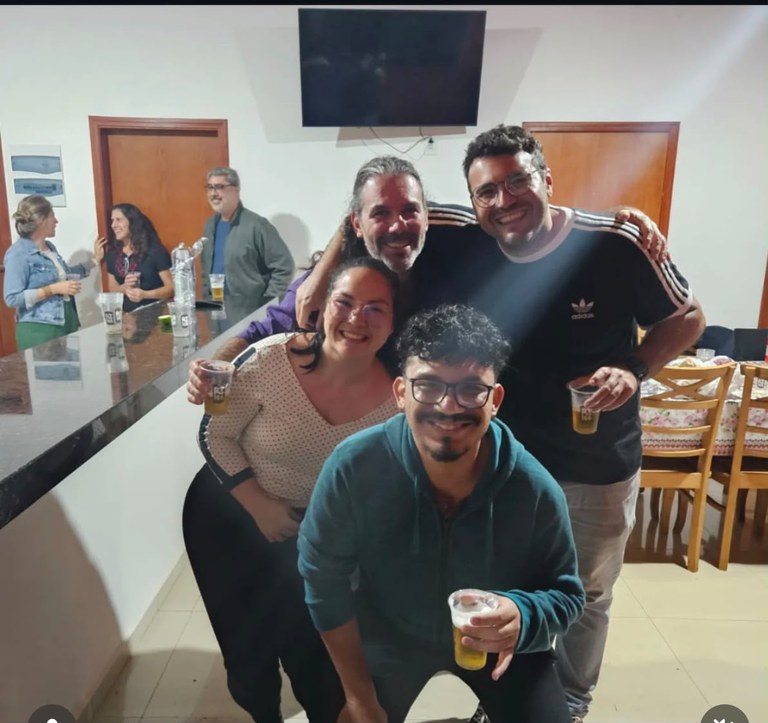 Foto_3_ex_alunos.jpg Foto_3_ex_alunos.jpg